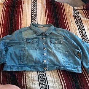Crop denim jacket
